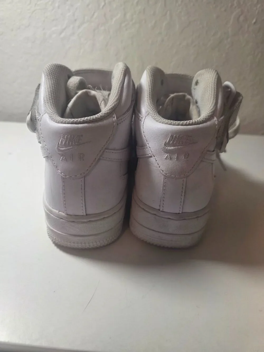 NIKE Boys Air Force One 1 Triple White Mid LE size 4Y - DH2933-111